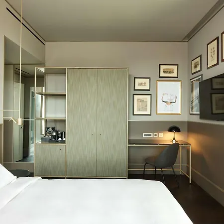 Hotel Radisson Collection Hotel, Antica