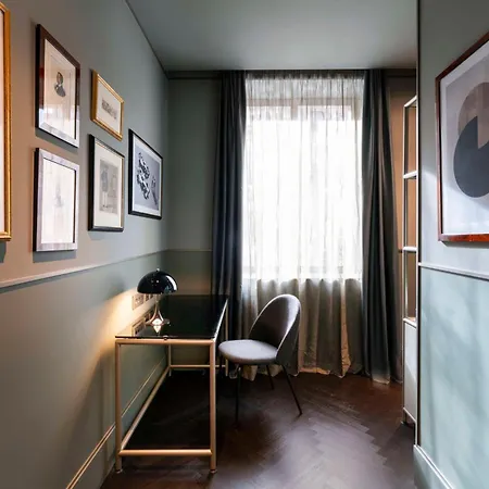 Radisson Collection Hotel, Antica