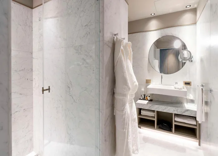 Hotel Radisson Collection Hotel, Antica