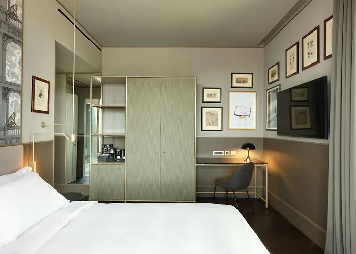 Hotel Radisson Collection Hotel, Antica