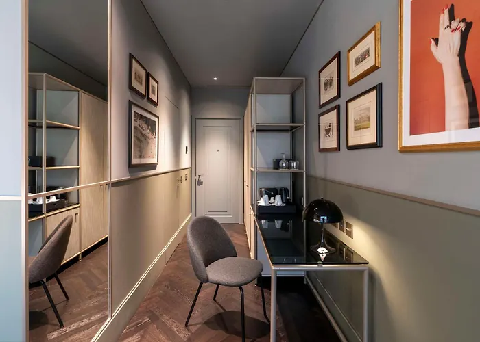 Radisson Collection Hotel, Antica