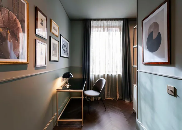 Radisson Collection Hotel, Antica