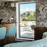 Radisson Collection Hotel, Antica